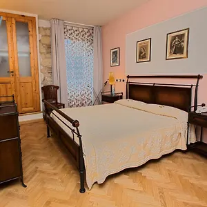 Maison Savoia 2*, Cagliari Italia